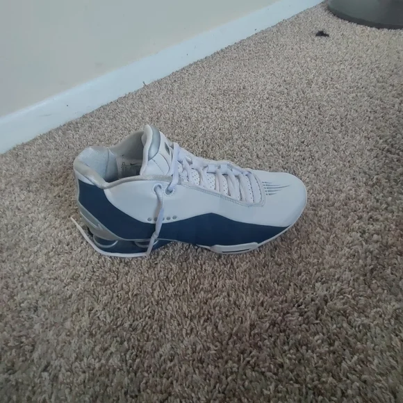 I'm selling the nike shox bb4 white silver navy.